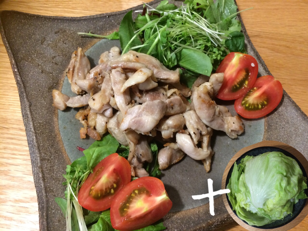 鶏もも肉のレタス包み