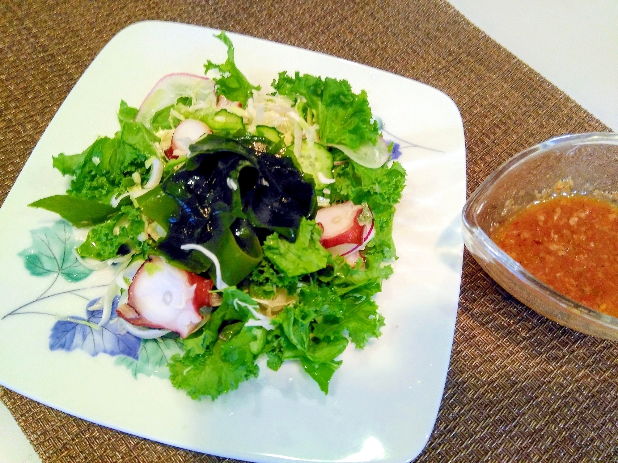 カリーノケールとタコの海藻サラダ