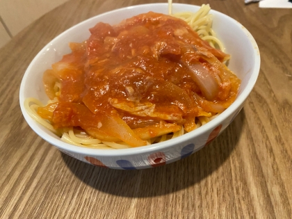 フレッシュトマトと手作りツナのトマトソースパスタ