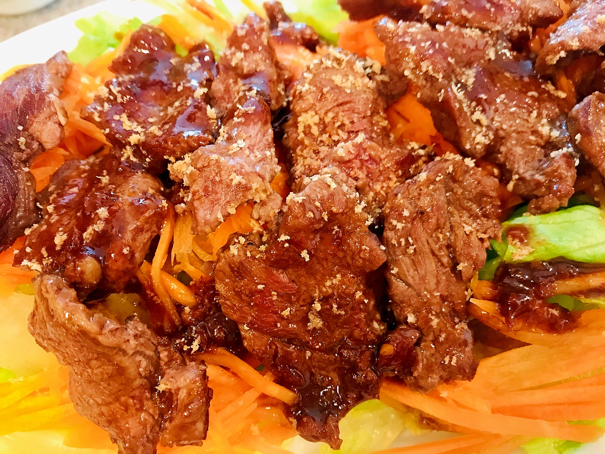 レタスと人参の焼き肉サラダ