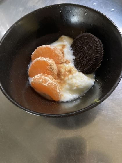 みかんとクッキーときな粉のヨーグルト
