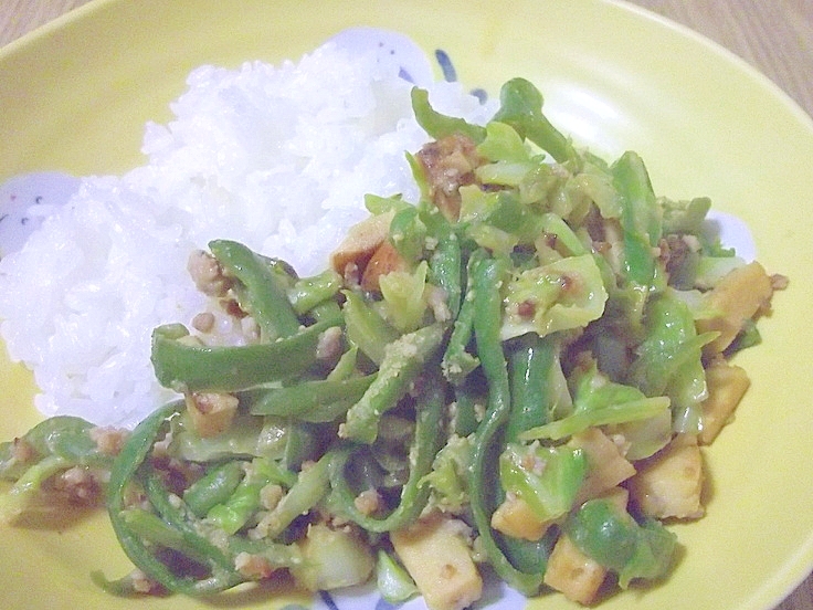 ごはんもりもり♪豚挽き肉とピーマンの味噌マヨ炒め