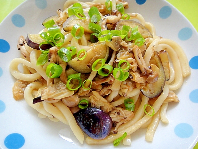 茄子としめじあさりの焼きうどん