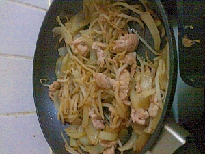 もやしと玉ねぎの野菜炒め