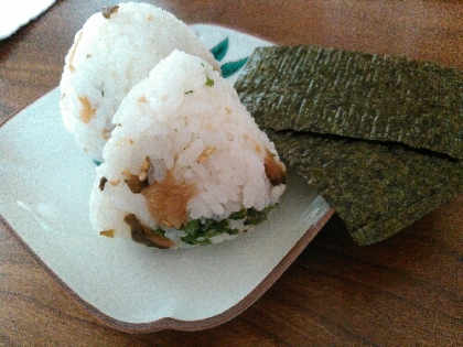 海苔は食べるときに巻きました。
キューちゃんのコリコリがいいですね♪
とっても美味しかったです♡
ご馳走さま♡(*^^*)♡