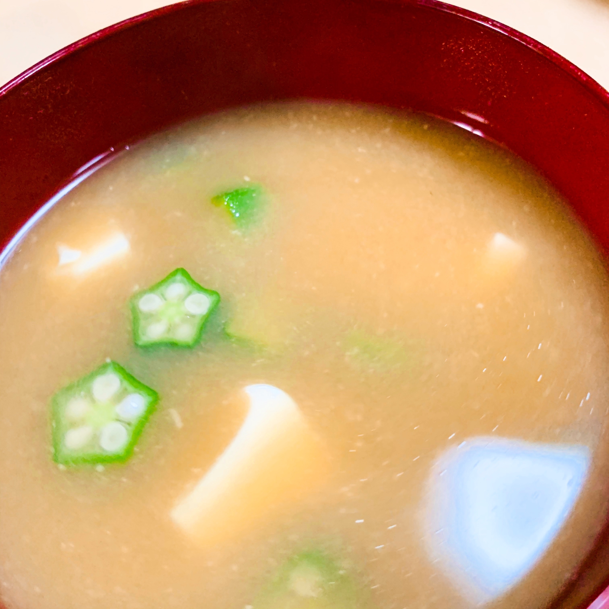 オクラと豆腐の味噌汁