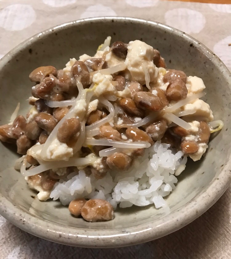 もやしと絹豆腐の納豆ごはん