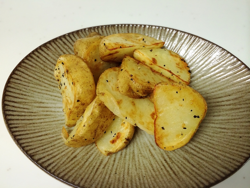 お弁当に！揚げずに皮付きフライドポテト風ポテト