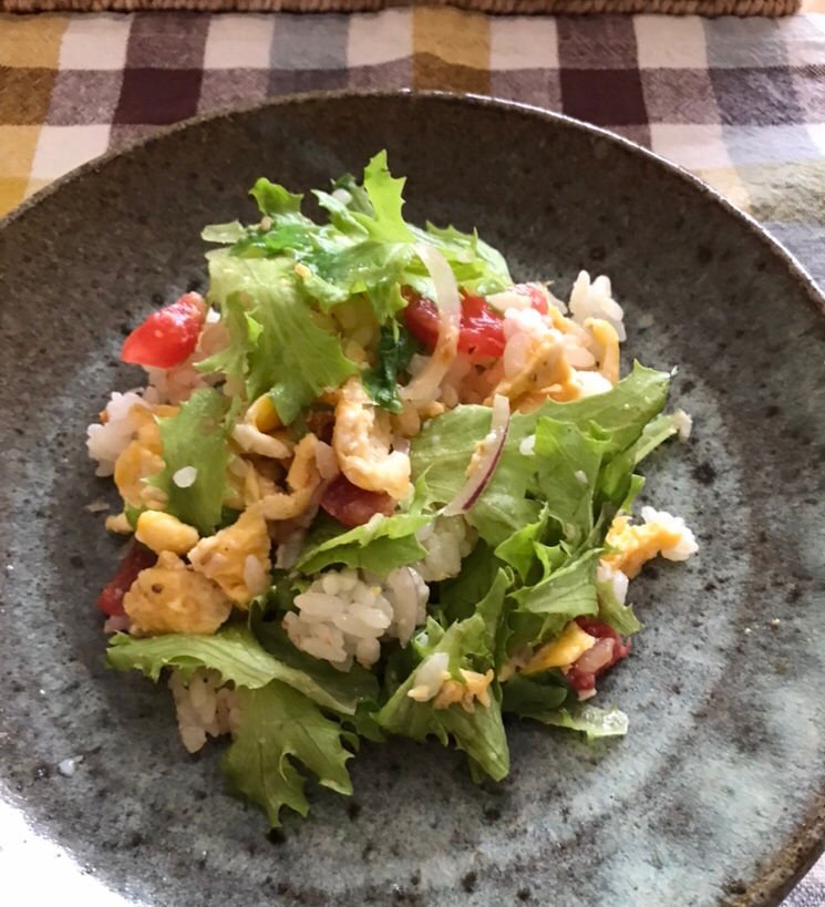 トマトとレタスのサラダチャーハン