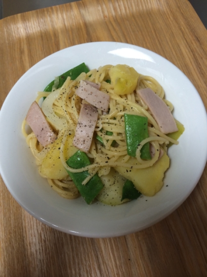 じゃがいもとハムのにんにくパスタ