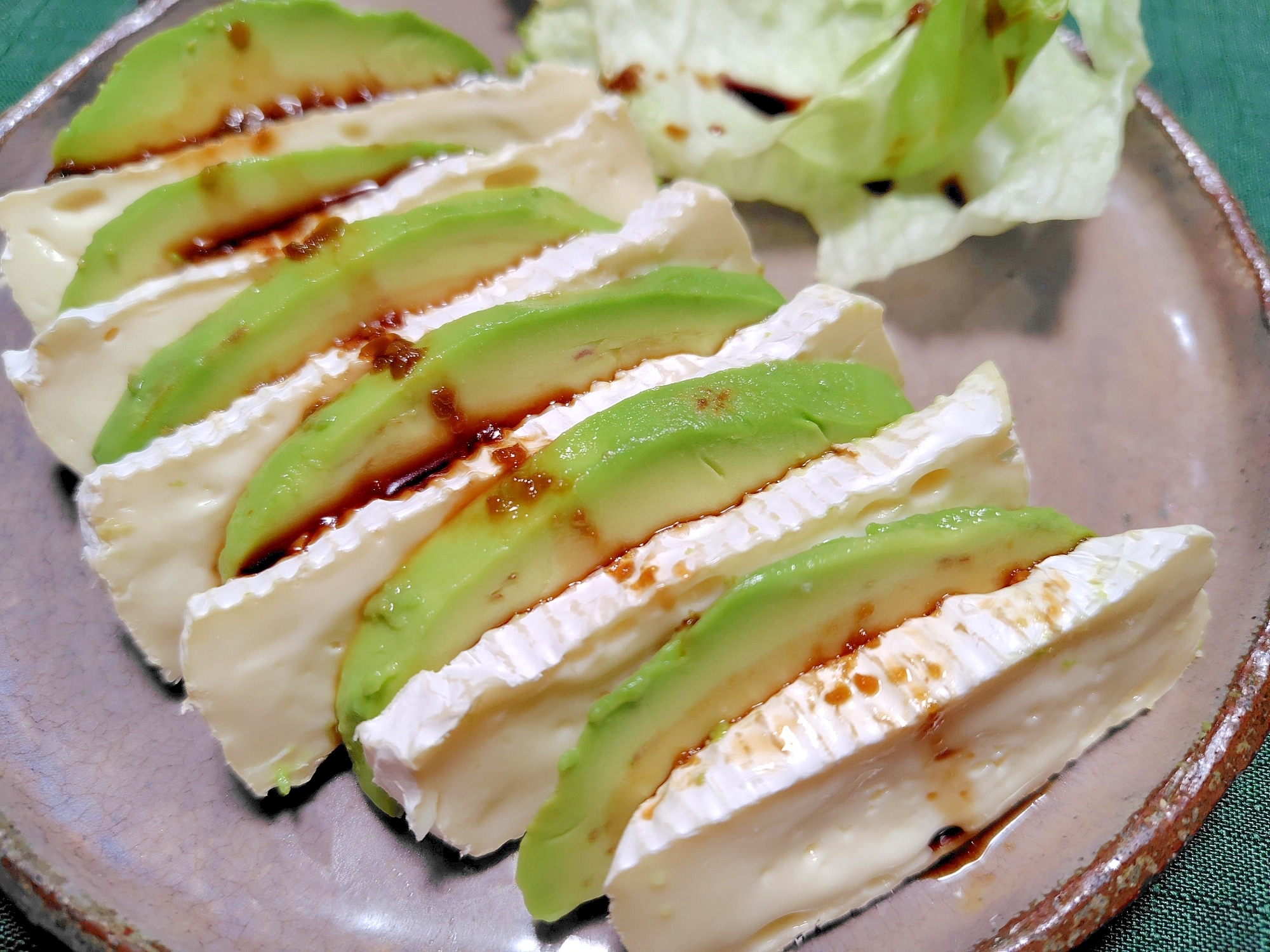 5分で！アボカドとカマンベールチーズの和風サラダ