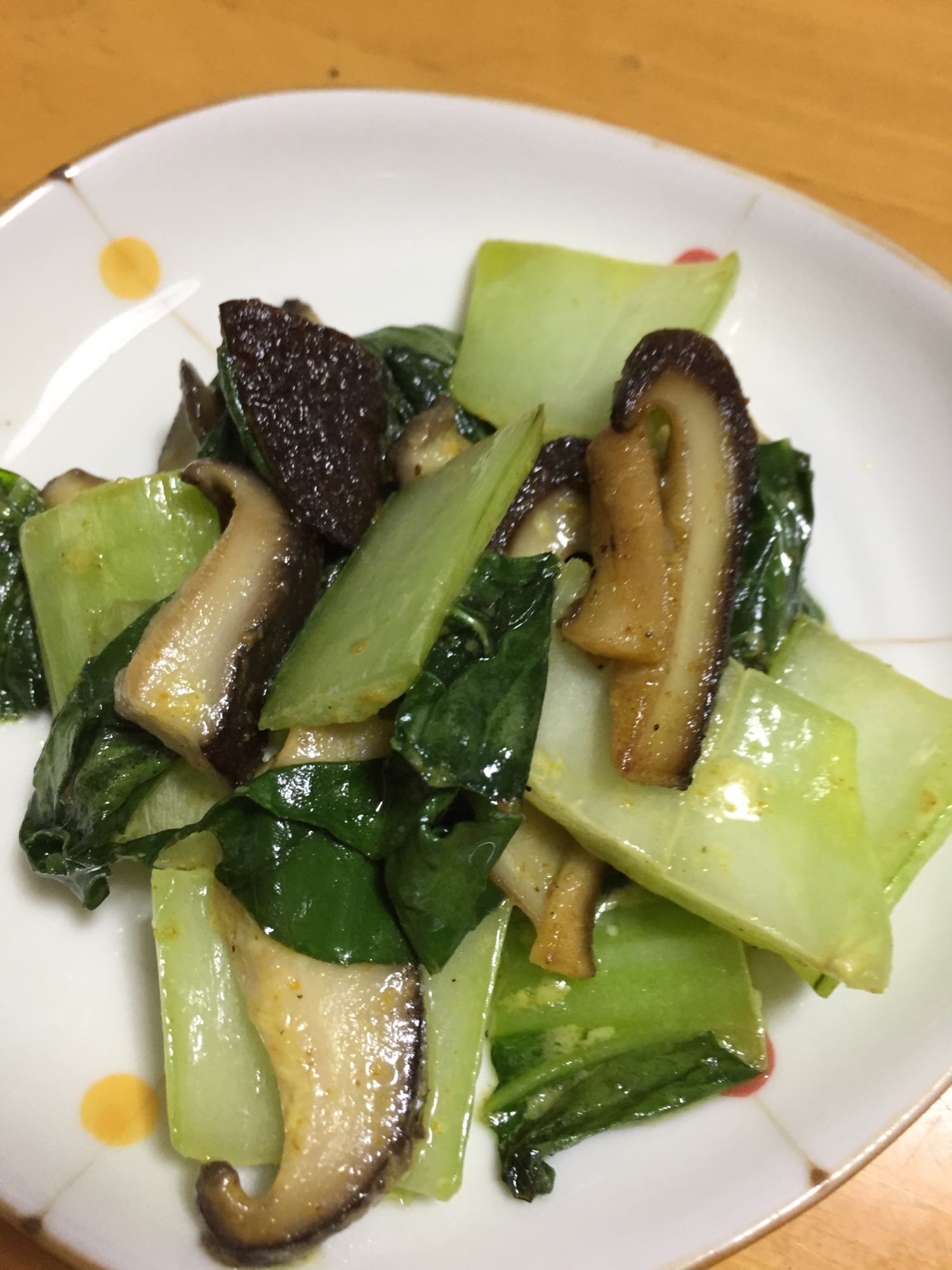 青梗菜と椎茸のカレーマヨ炒め