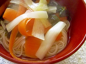 ひらひらにんじんとねぎのにゅうめん