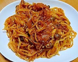 ツナとしめじと玉ねぎのモッツァレラケチャップパスタ