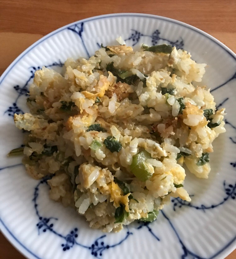 セロリの葉と卵のチャーハン