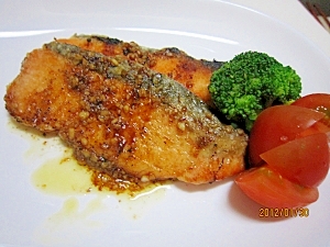 簡単はやいお弁当に 鮭のガーリックバター醤油ソース レシピ 作り方 By 3812 楽天レシピ