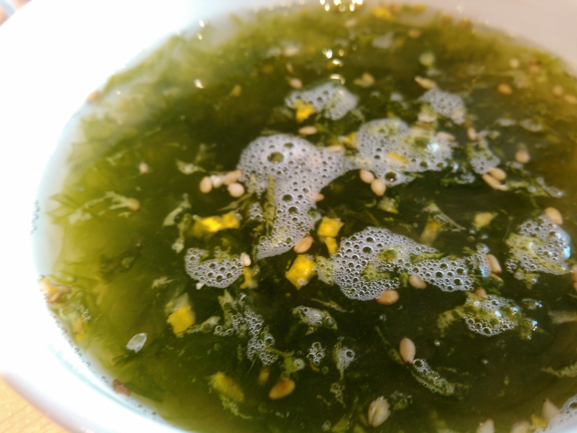 レモン入り胡麻香るあおさスープ