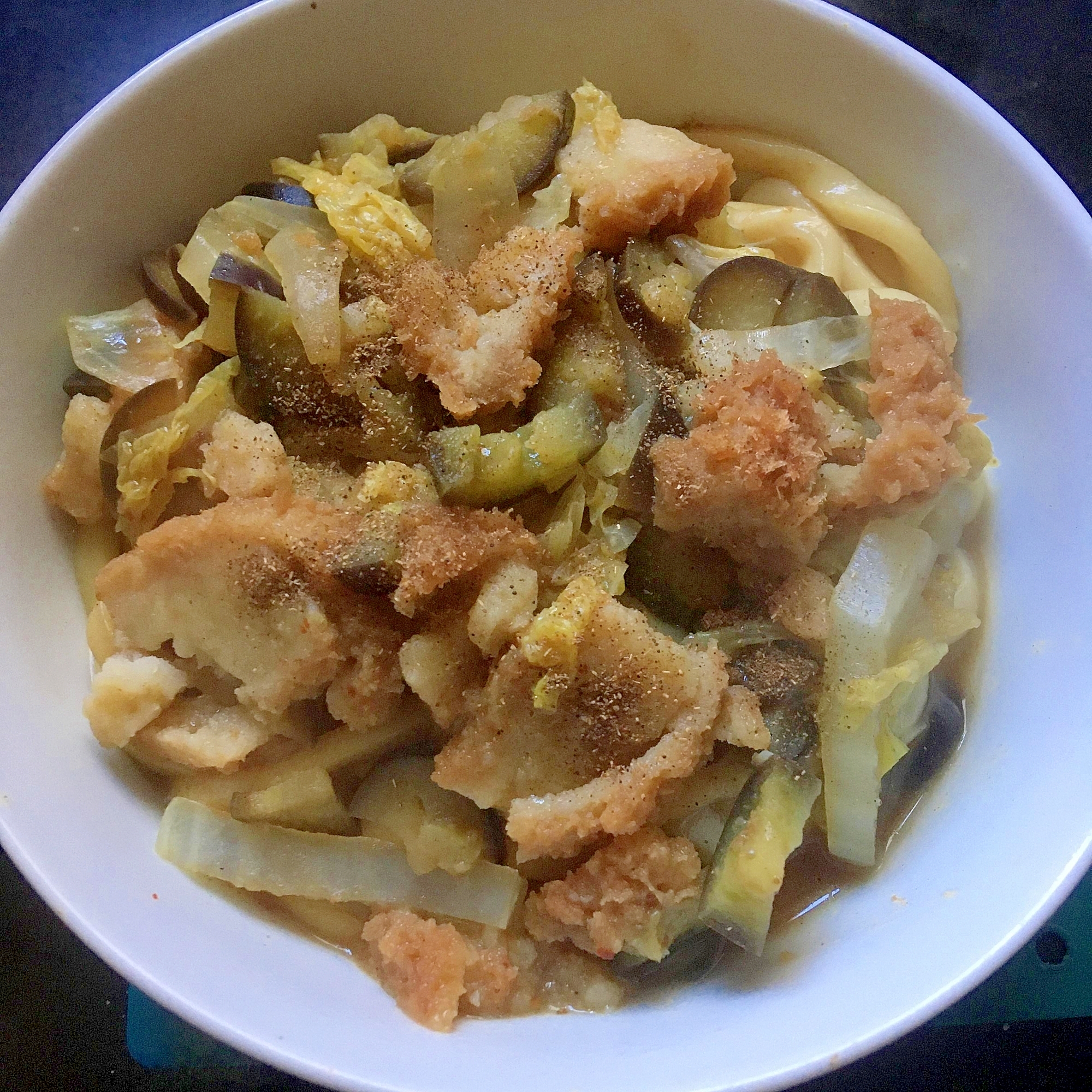 なす、白菜、コロッケのカレー煮込みうどん