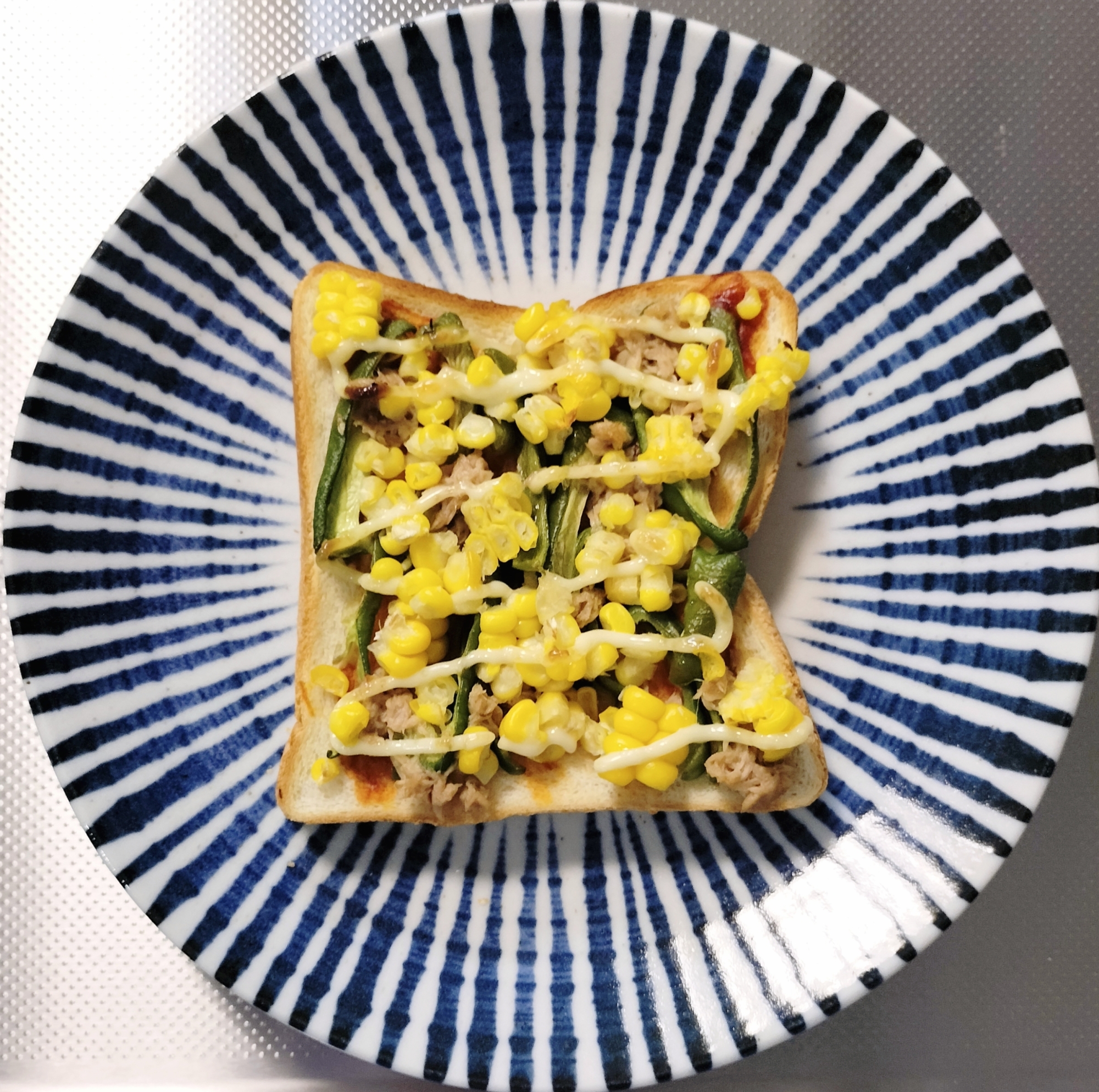 【軽食に♡】ピーマンとコーンのツナトースト