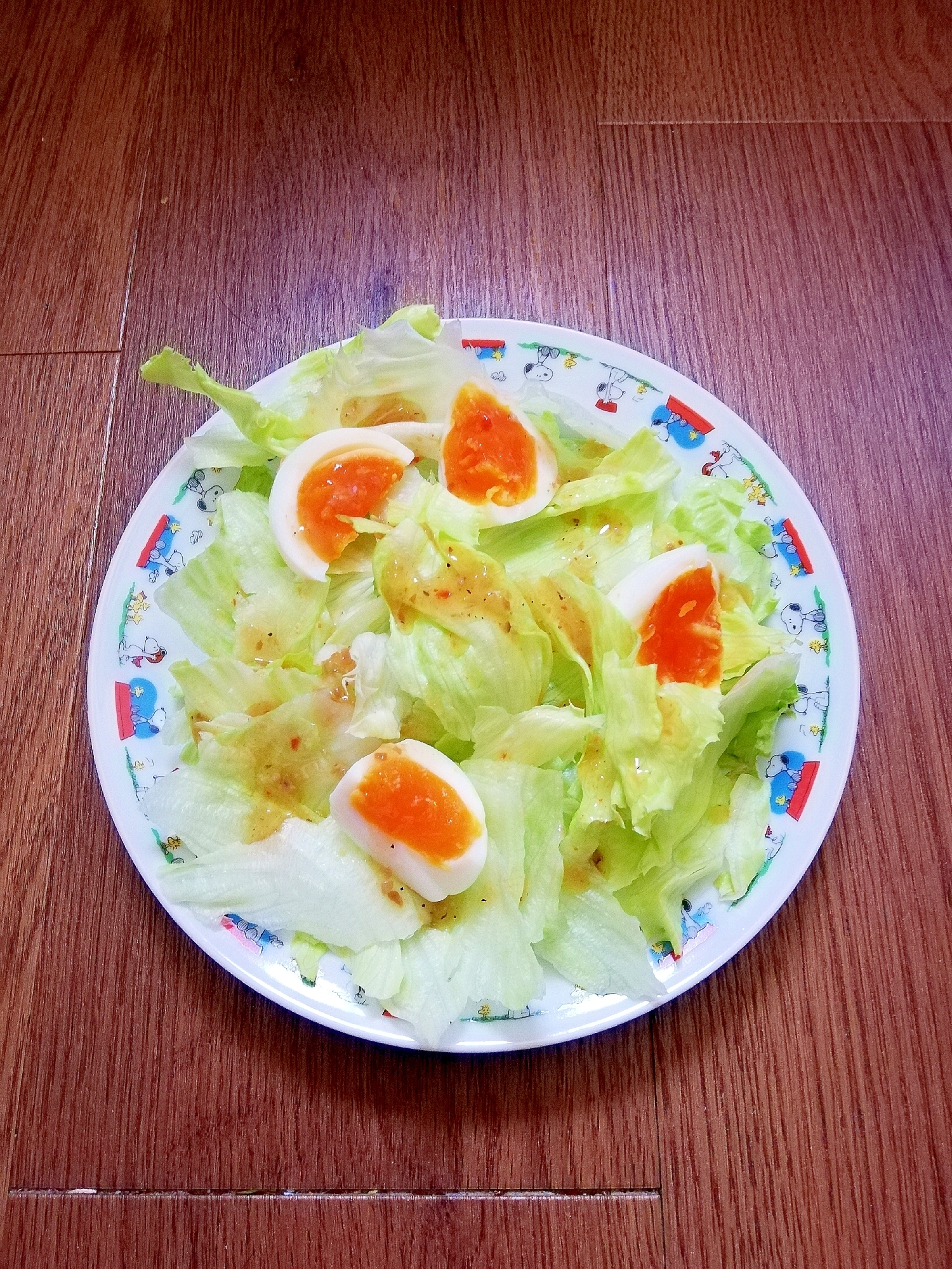 半熟卵とレタスのサラダ
