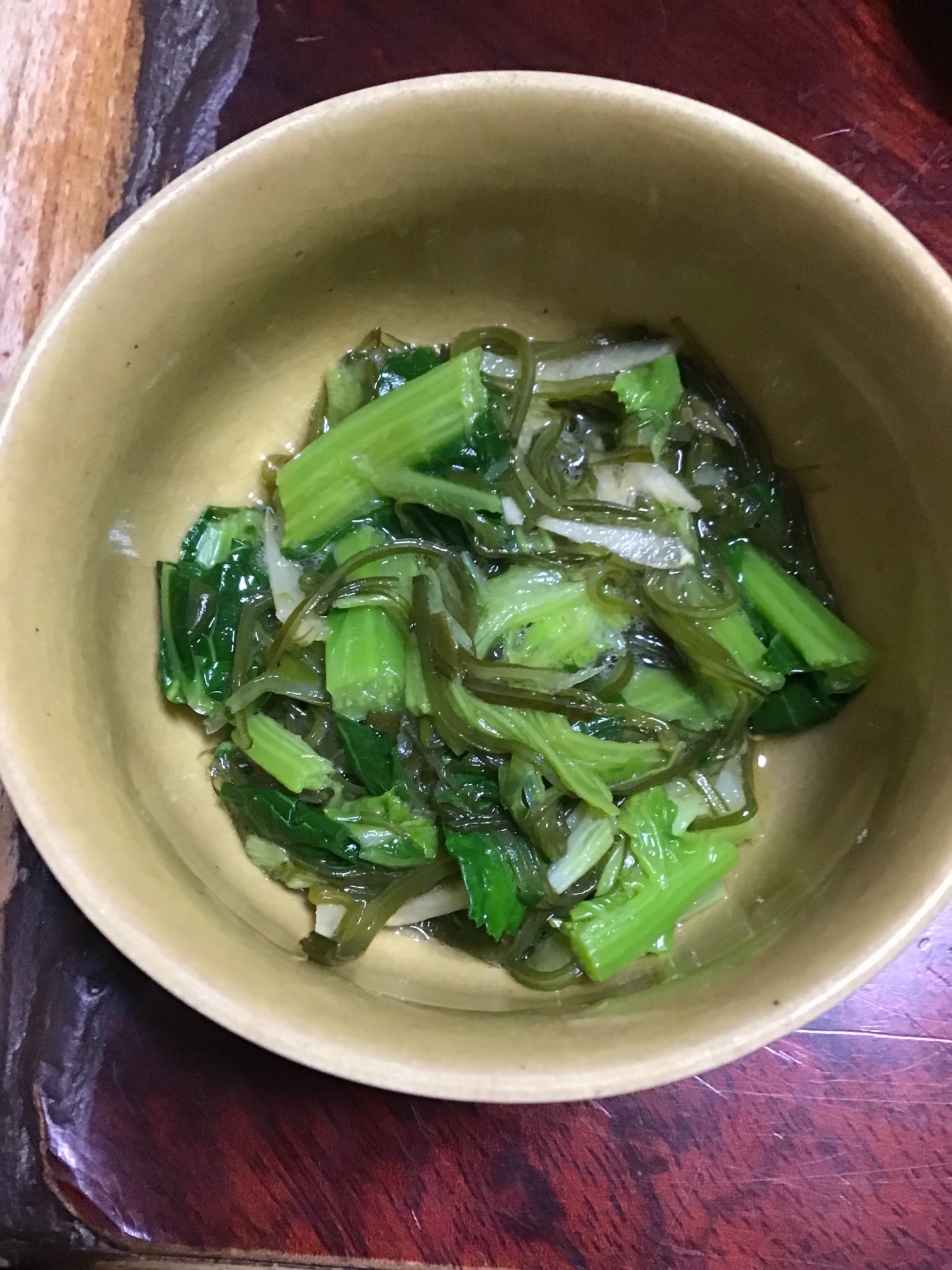 かき菜とメカブの酢の物。