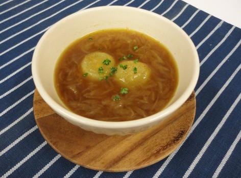 焼かずに冷やす！ペコロスのオニオングラタン風スープ