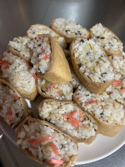 中身が見える 大葉と紅生姜と白ごまのいなり寿司♪