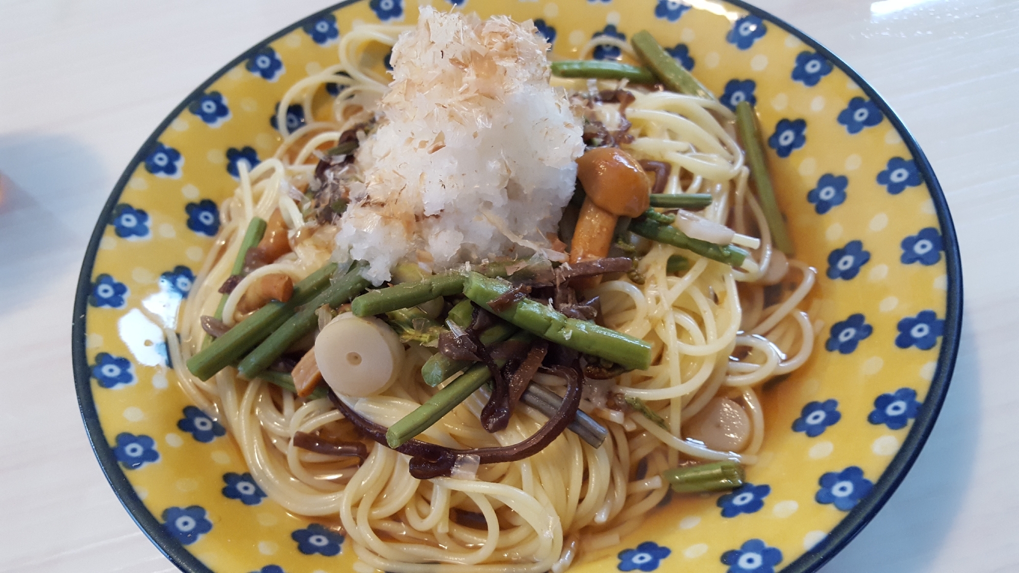 さっぱり夏バテに！フライパン不要の山菜おろしパスタ