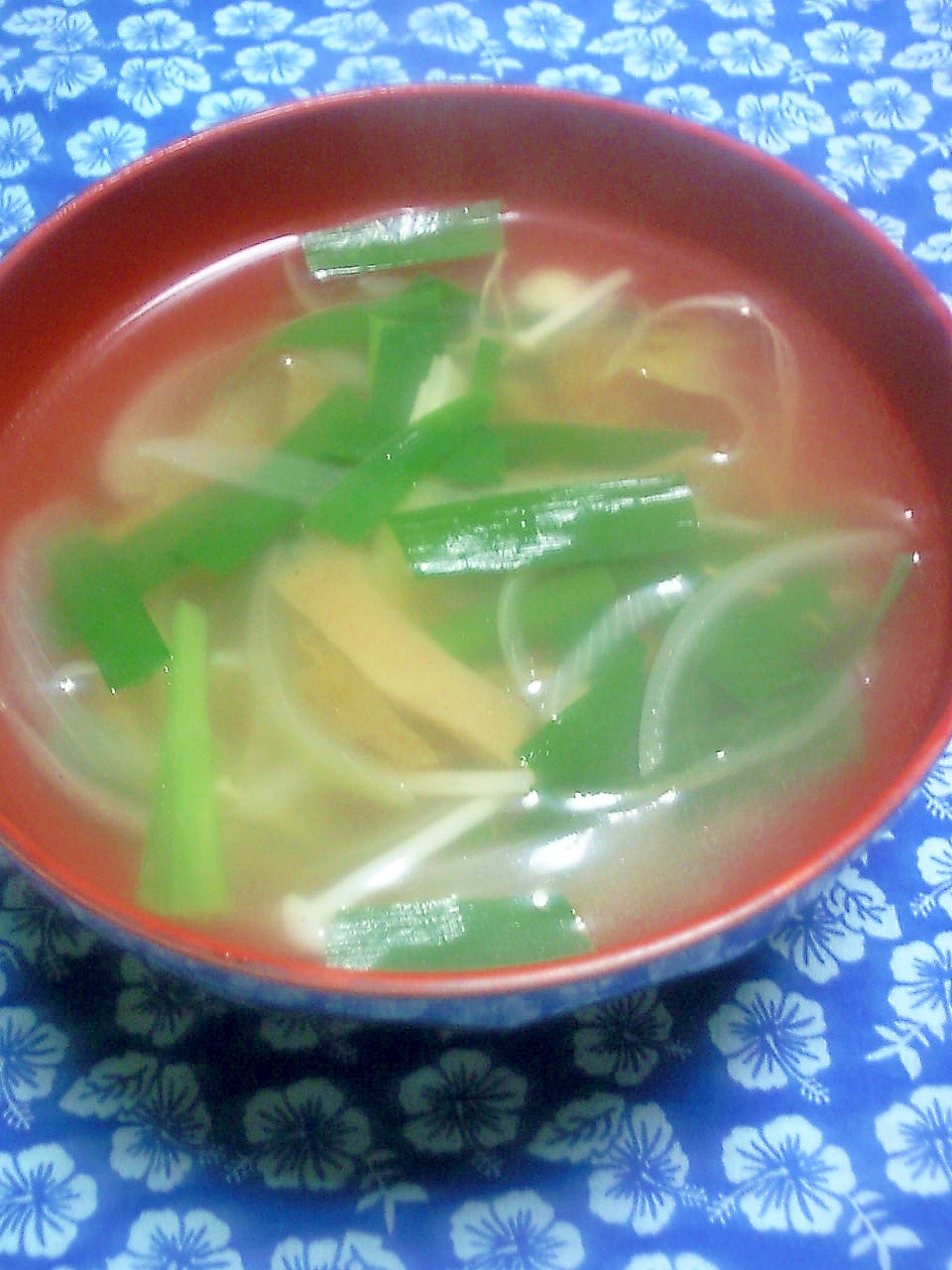 ニラ、玉ねぎ、えのき、榨菜の簡単中華スープ