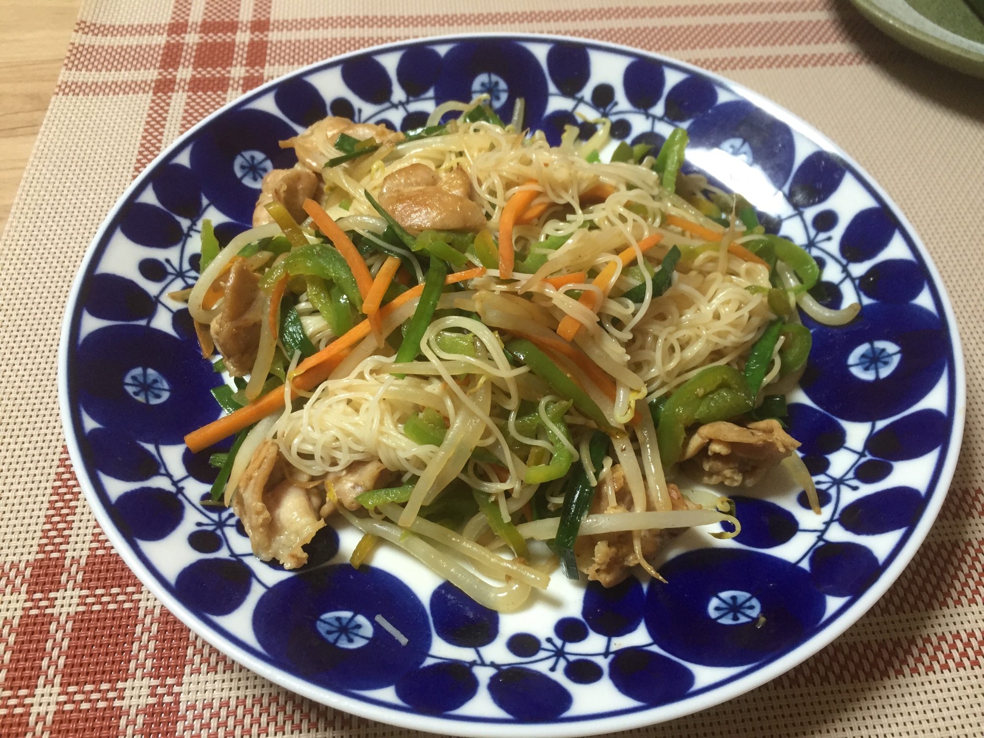 鶏皮ともやしのそうめんチャンプルー