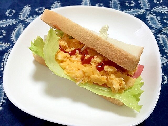 スクランブルエッグとハムとレタスのサンドイッチ レシピ・作り方 by