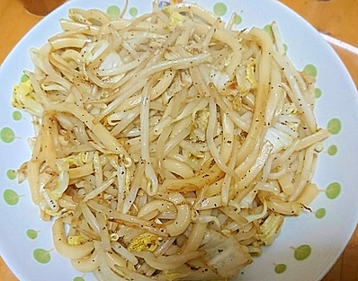 白菜ともやしのペーパーソース焼きうどん