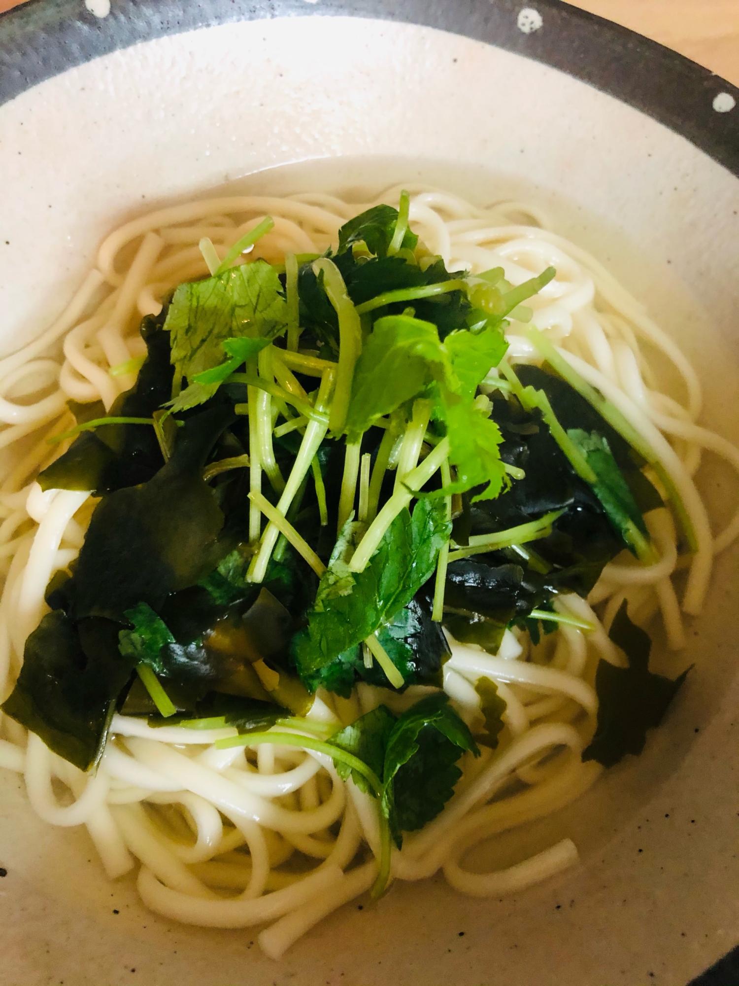 三つ葉とワカメのゆず風味うどん