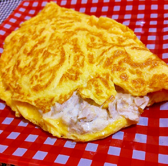 チーズ風味のツナマヨオムレツ