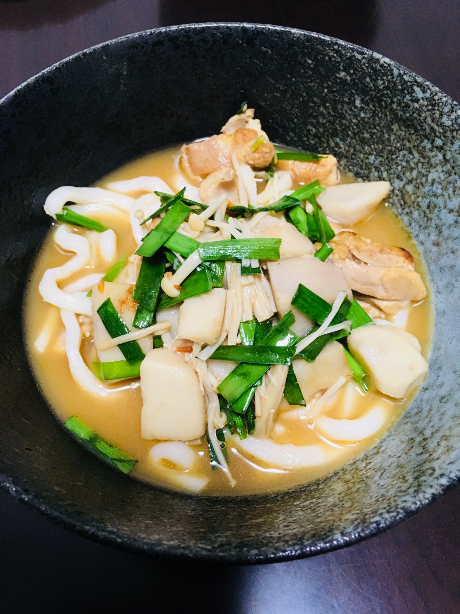 スパイシーとんこつ醤油うどん