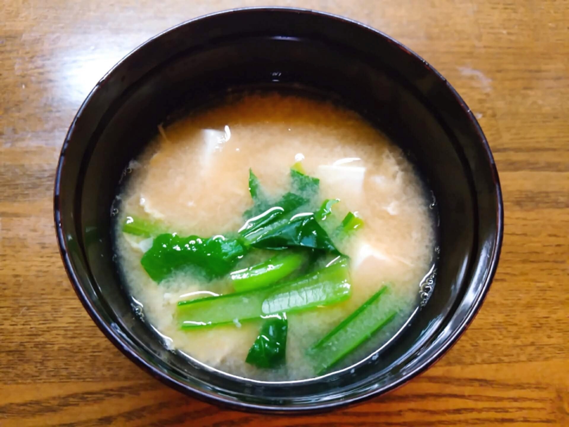 小松菜と豆腐とかきたまの味噌汁