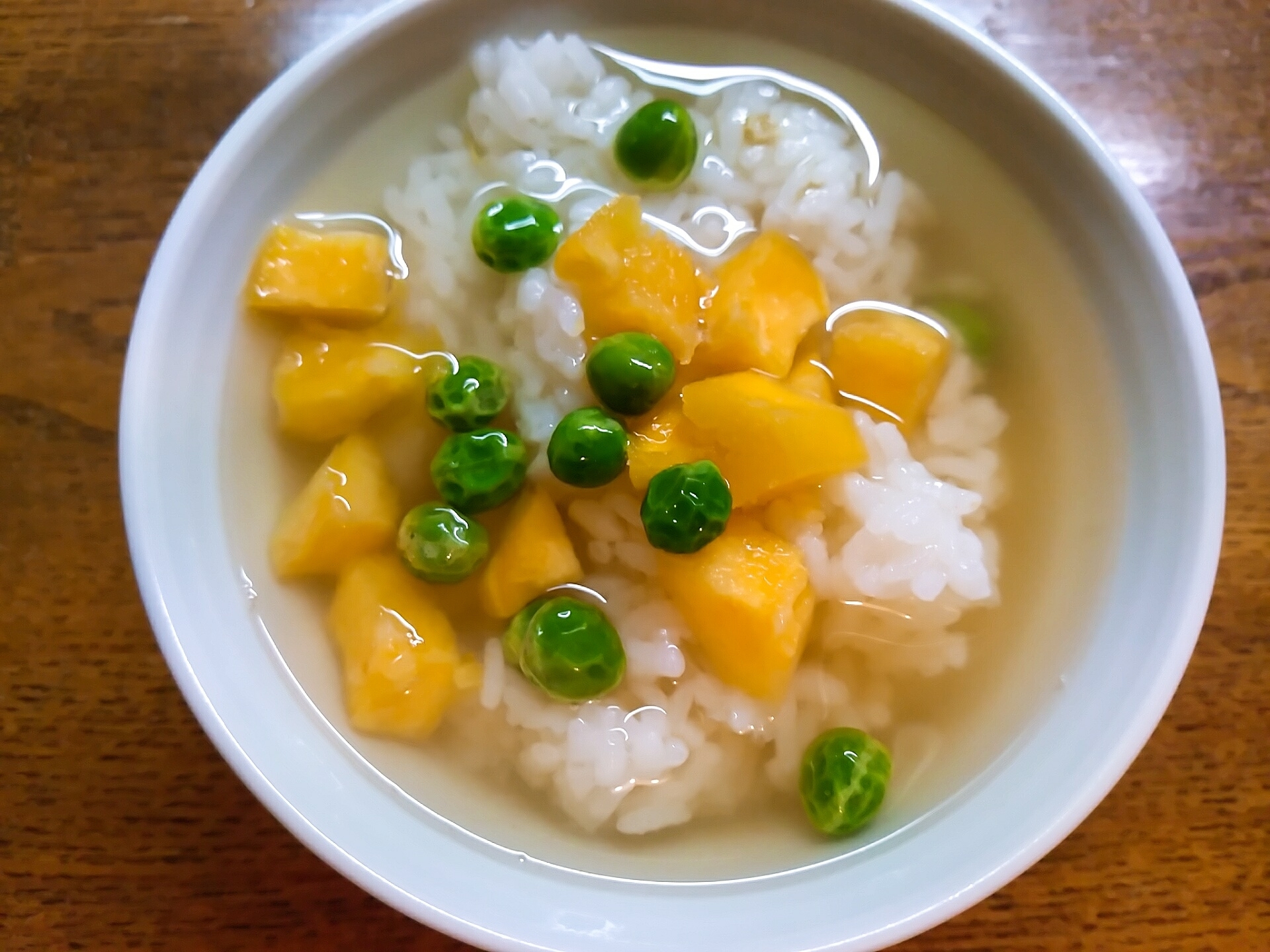 薩摩芋とグリーンピースの出汁茶漬け