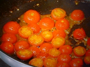 アンチョビ入りミニトマトの炒め物