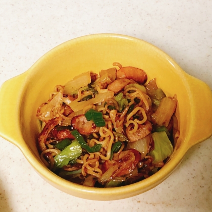 ハムちくわ もやしほうれん草のソース焼きそば