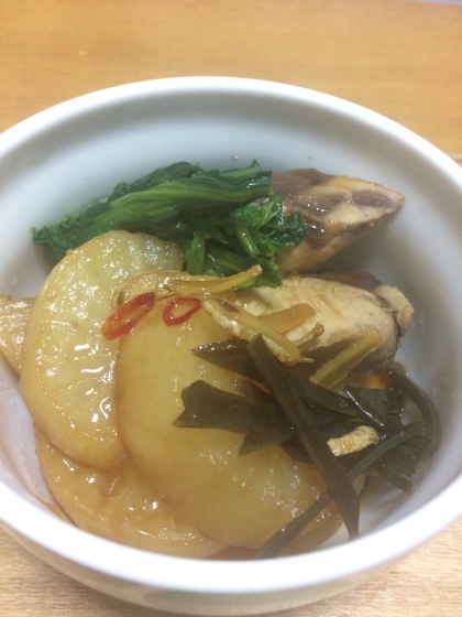 おいしくできました。だしをとって余った昆布も一緒に煮て、ほうれん草のおひたしも添えました。