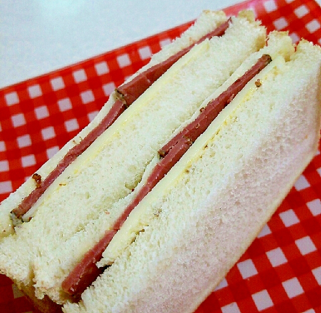 セブンプレミアムのペッパービーフでサンドイッチ レシピ 作り方 By あ ち0024 楽天レシピ セブンプレミアムのペッパービーフでサンドイッチ レシピ 作り方 By あ ち0024 楽天レシピ