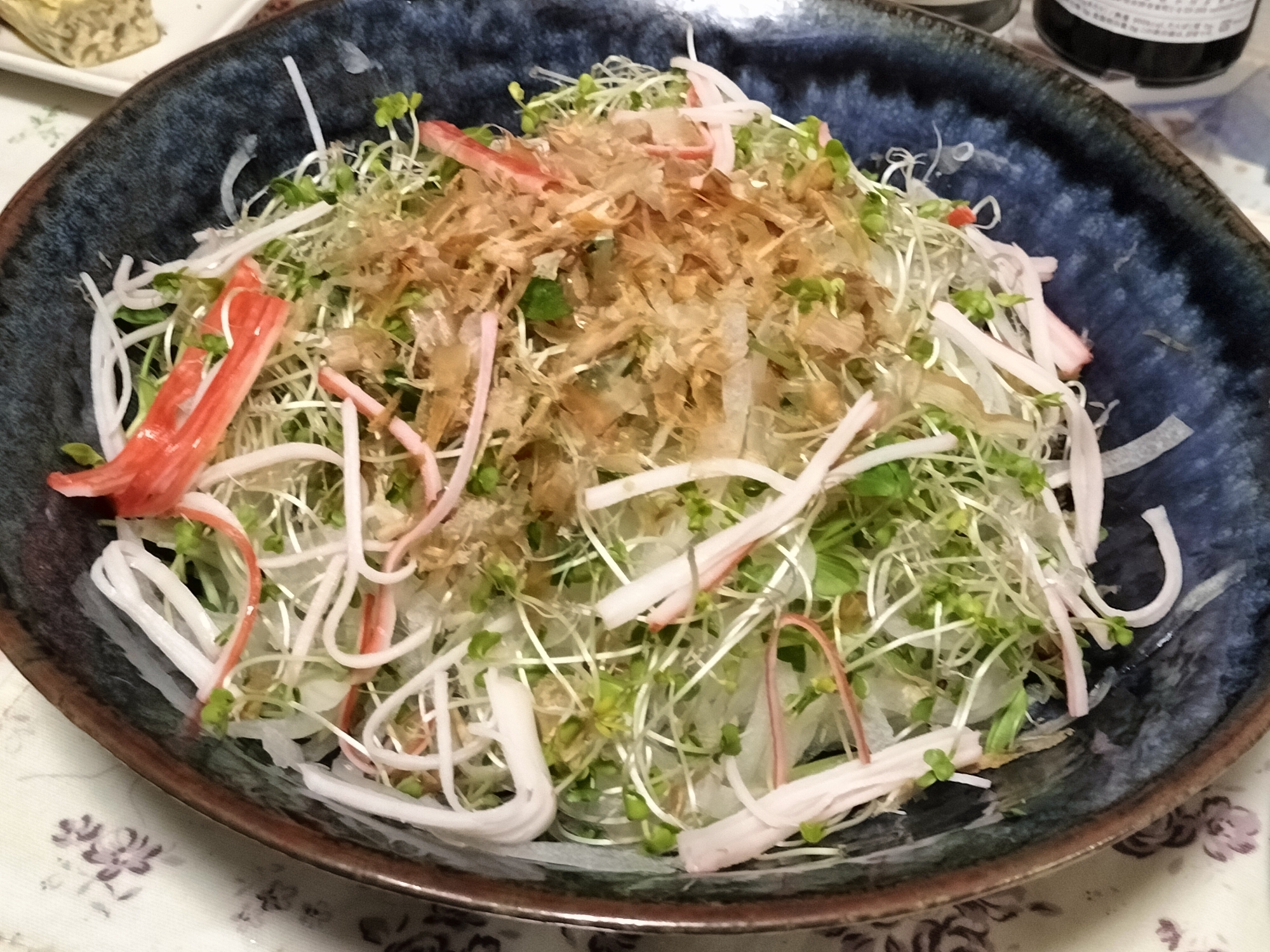玉ねぎ、豆苗、スーパースプラウト簡単ビタミンサラダ
