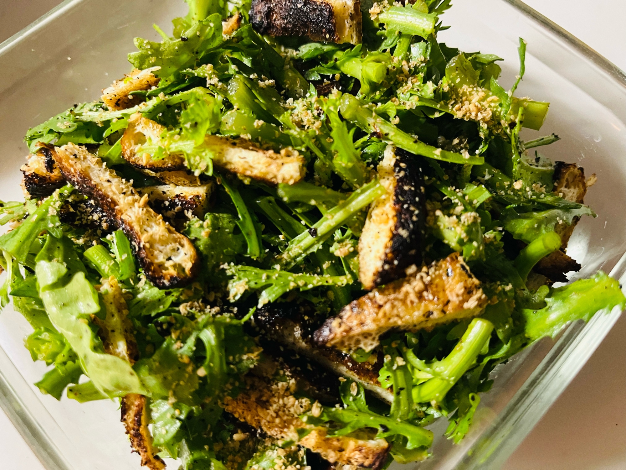 こんがりお揚げと春菊のサラダ