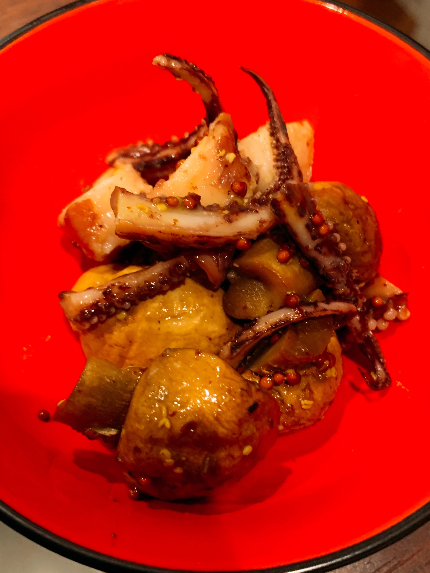 蛸、烏賊、マッシュルームの燻製マリネ