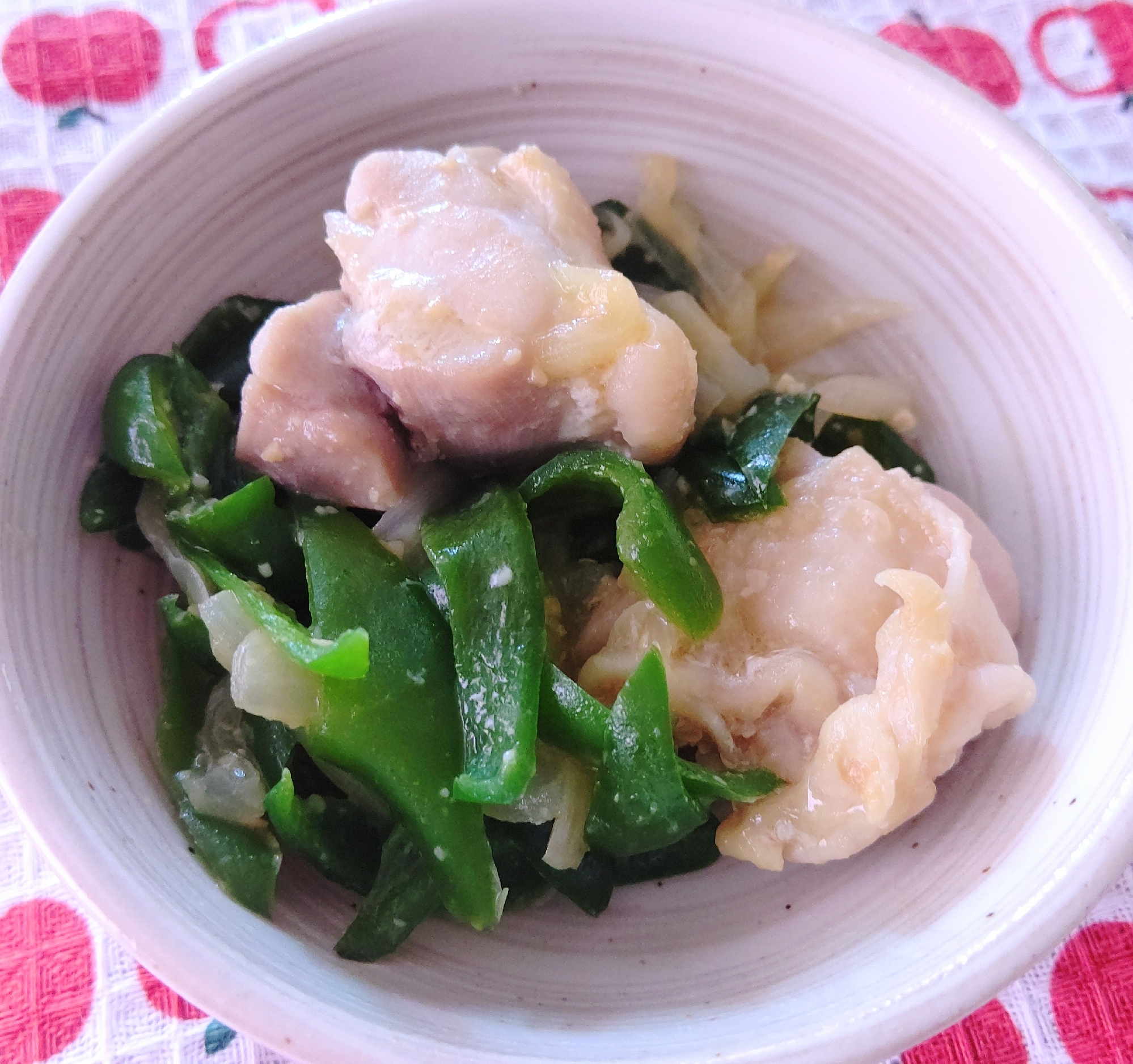 鶏ももと玉ねぎの味噌炒め☆