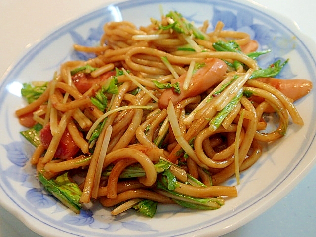 豆板醤入り　ウインナーと水菜のソース焼きそば