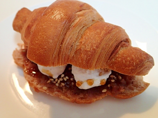 餡子と焼きメレンゲのチョコクロワッサン