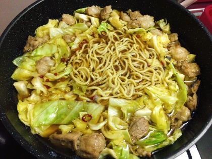 ちゃんぽん麺での〆…最高ですっ‪(⸝⸝›_‹⸝⸝)‬
もつ鍋のスープと合いますね♪♪
この〆のために、もつ鍋を作りたくなります(笑)