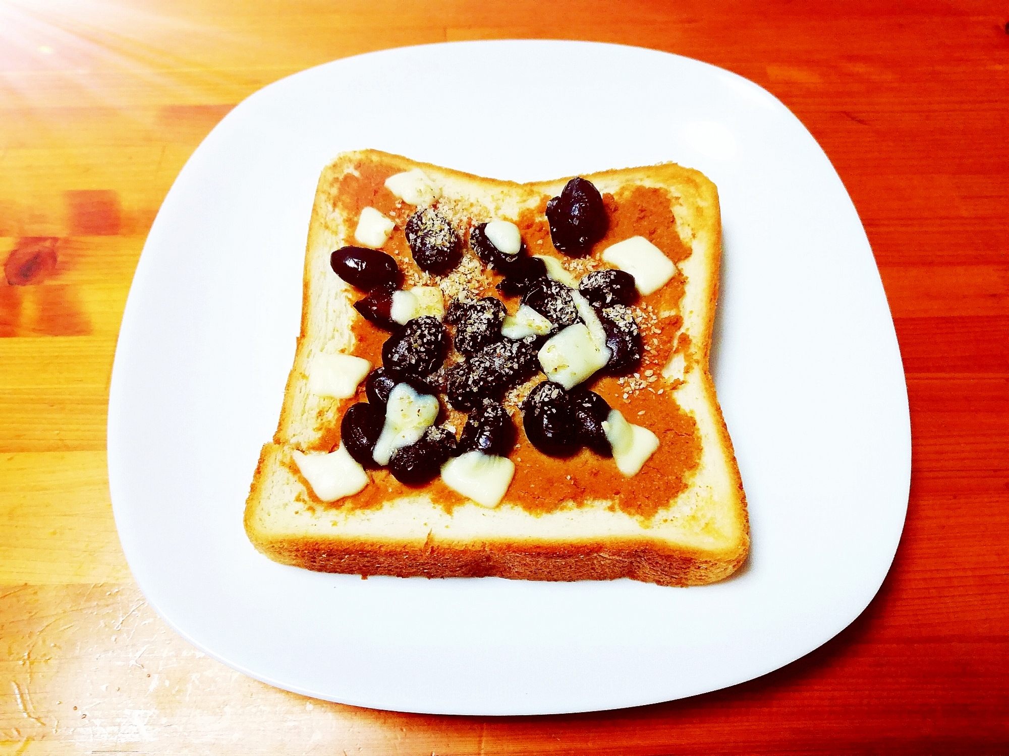 黒豆と黄粉クリームのチーズトースト