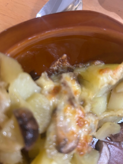 ジャガイモとほうれん草のトマトチーズ焼き